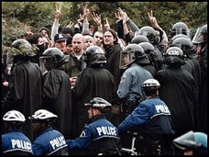 IMF/World Bank protestors are backed into a corner and trapped by riot police who surrounded them in Pershing Park ( at 14th and E NW). The police arrested several hundred protestors at Pershing Park saying that they had no permit to gather there.